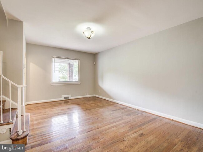 Building Photo - 1417 Downing St NE
