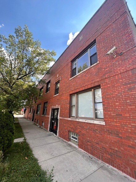 Primary Photo - 4811 W Warwick Ave