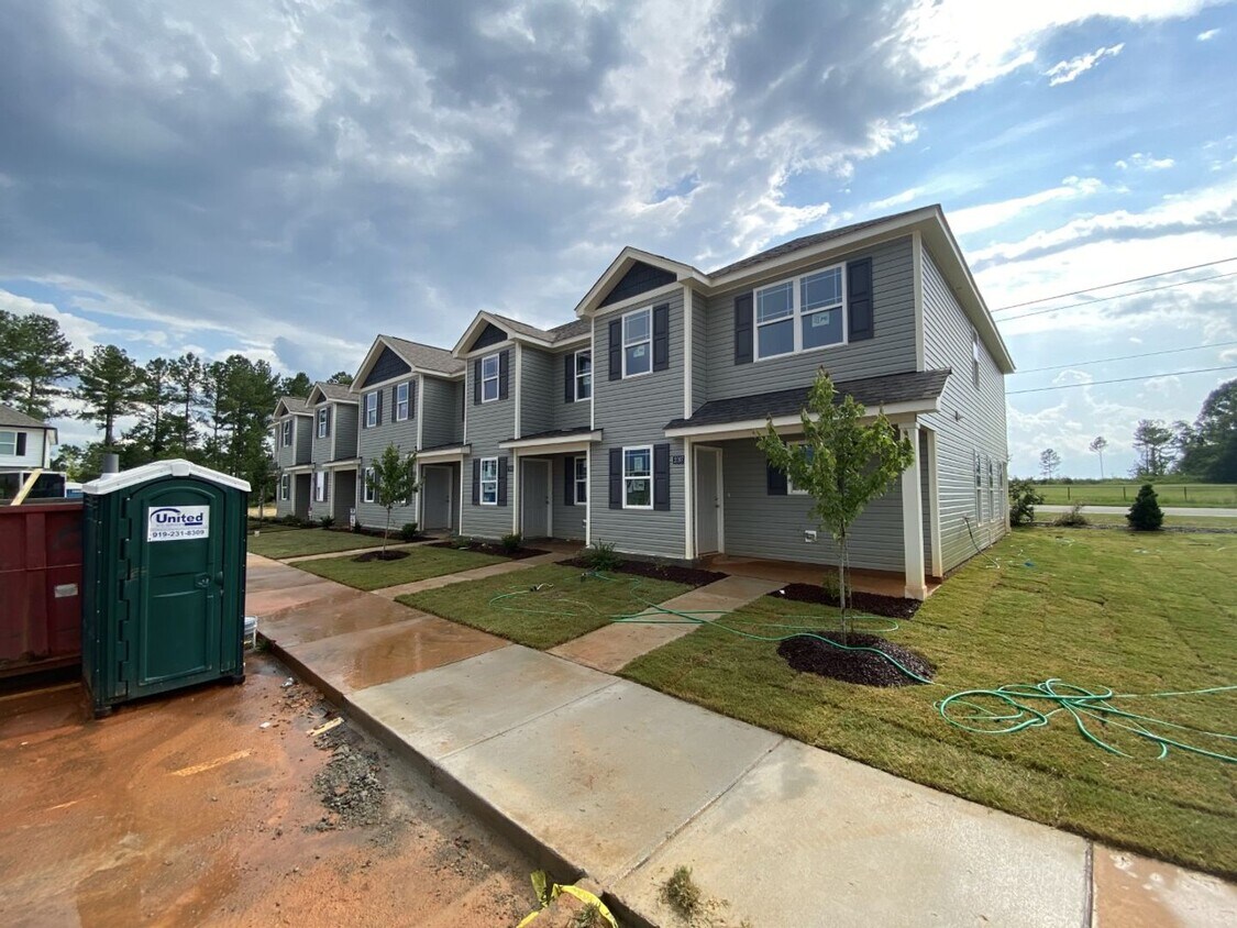 Primary Photo - 2 Bedroom 2.5 Bath Townhouse