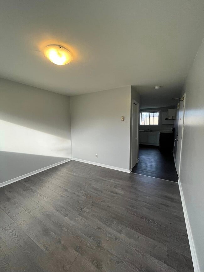 Photo du bâtiment - 450 Raymond Ave