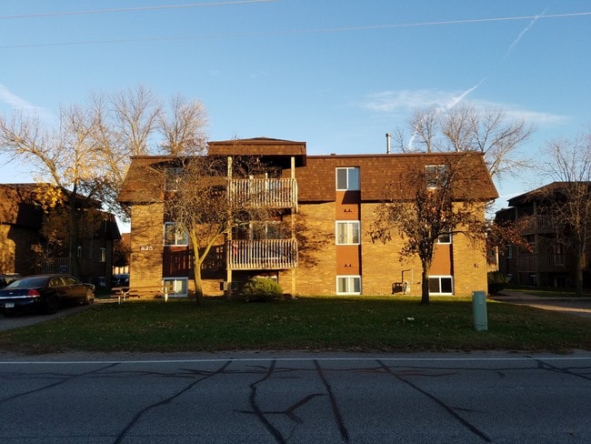 Building Photo - 840 54th Ave