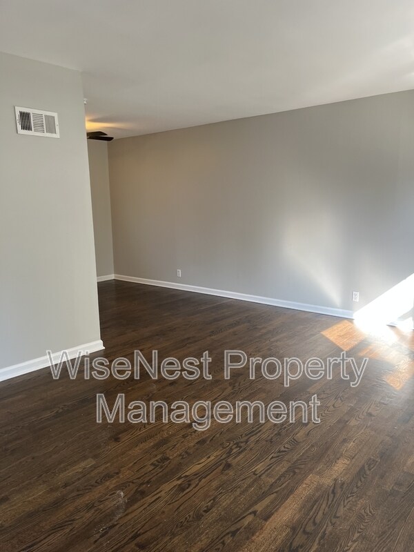 Building Photo - 706 NE Orchard St