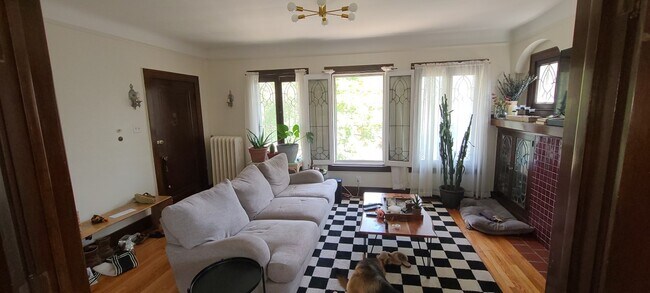 Foto del edificio - 1409 Somerset Ave