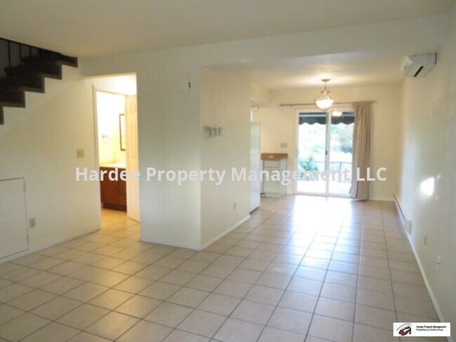 Building Photo - 1015 S Abbey Ln