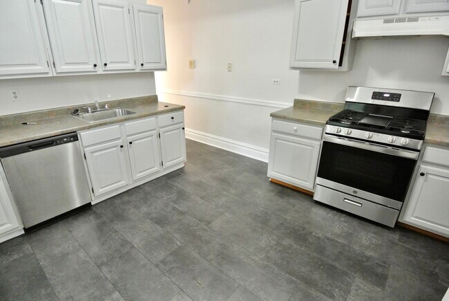 Building Photo - 3809 N Lakewood Ave #1
