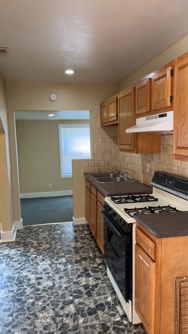 Building Photo - 1565 Jermain