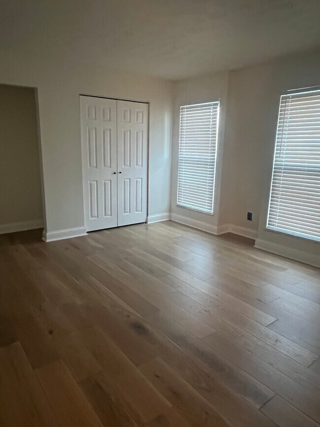 Foto del edificio - 1310 Louisville Rd