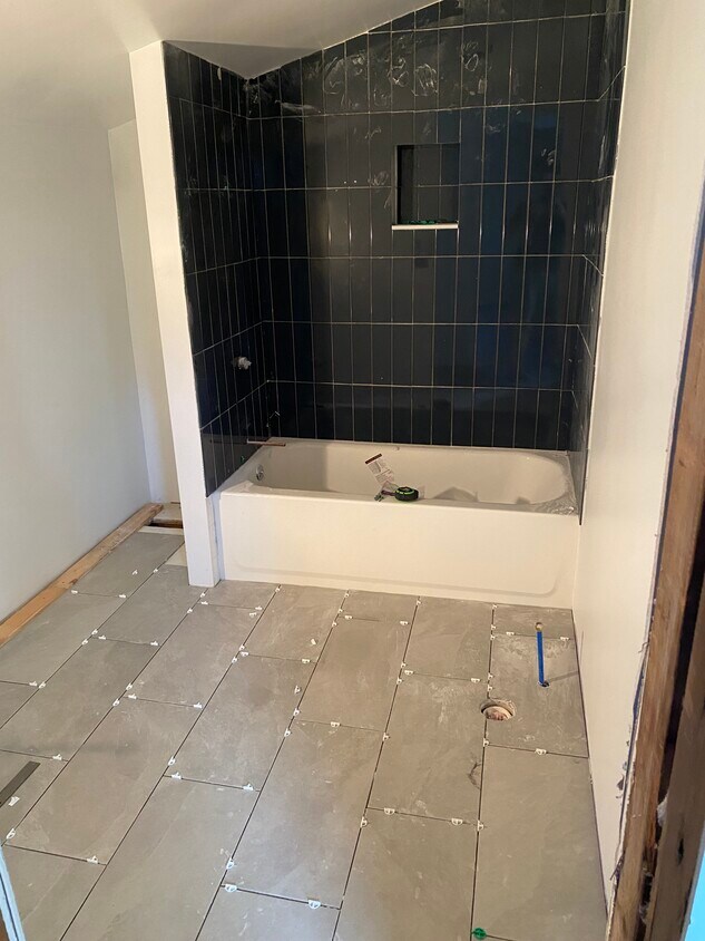 Bathroom - 60 Cortland St