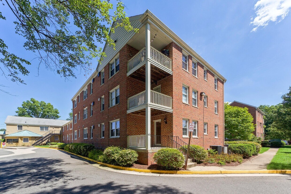 Primary Photo - 1801 Belle View Blvd