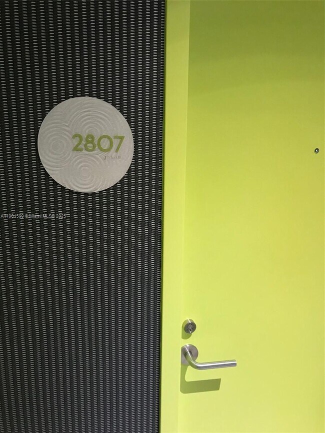 Foto del edificio - 501 NE 31st St