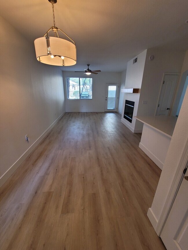 Building Photo - Remodeled 1/1 for rent near Camelback & 36th St.