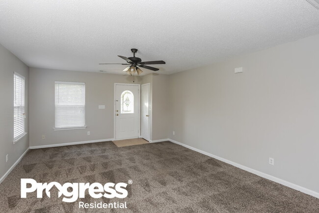 Foto del edificio - 6370 Day Lilly Ln