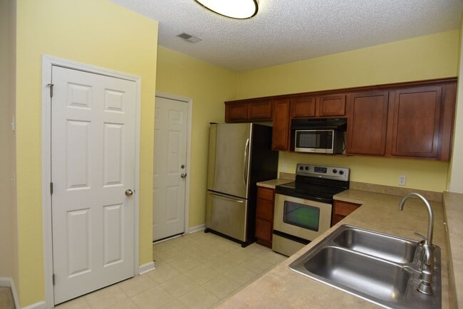 Building Photo - 1060 Canyon Oak Loop