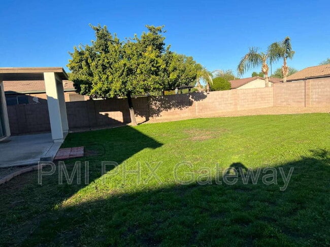 Foto del edificio - 2560 E Toledo Ct