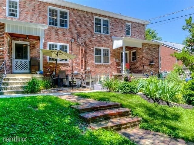 Building Photo - 3 br, 1.5 bath Duplex - 313 Hermitage Dr