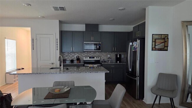 Foto del edificio - 728 Stoney Pointe Cir