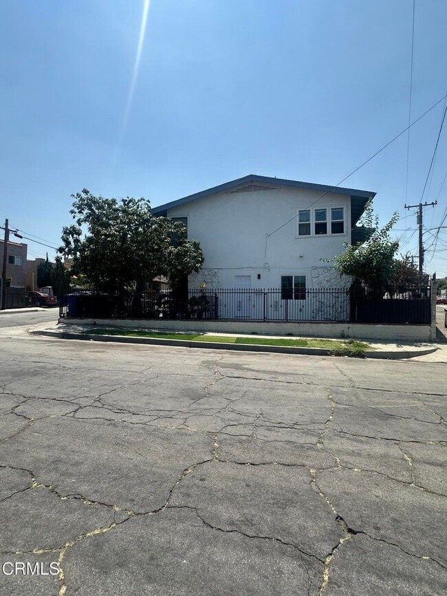 Foto del edificio - 1441 N Carmelita Ave