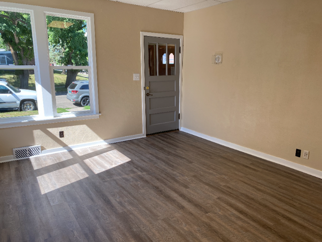 Foto del edificio - 458 3rd St NE