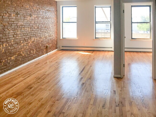 Foto del edificio - 144 Jamaica Ave