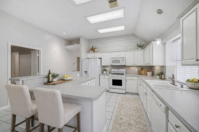 Building Photo - 1722 Red Oak Terrace