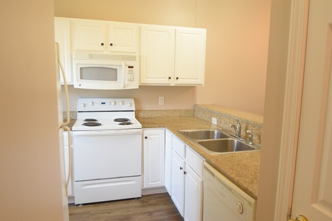 Building Photo - 4610 McClelland Dr