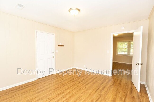 Foto del edificio - 207 Memorial Dr