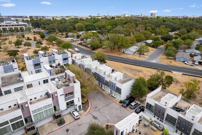 Foto del edificio - 4801 S Congress Ave