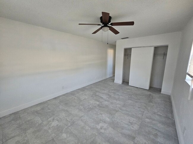 Foto del edificio - 1545 NW 8th Ave