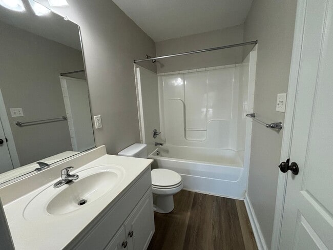 Building Photo - 832 Bryan Cir