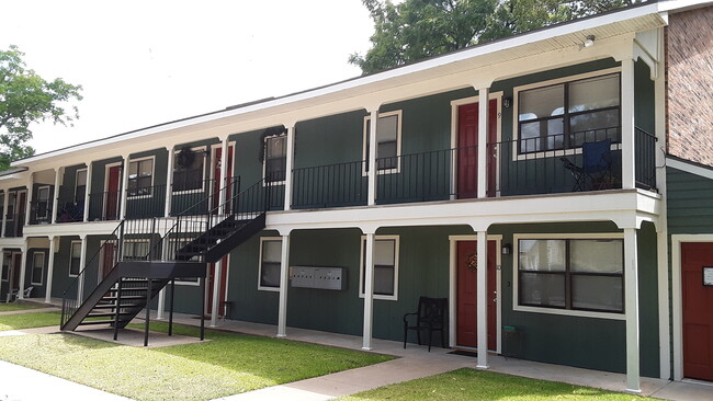 Exterior with curb appeal ! - 704 Pecan St