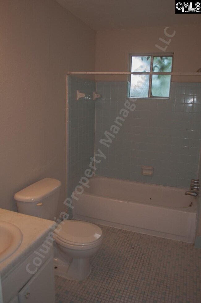 Building Photo - 702 Osage Ave