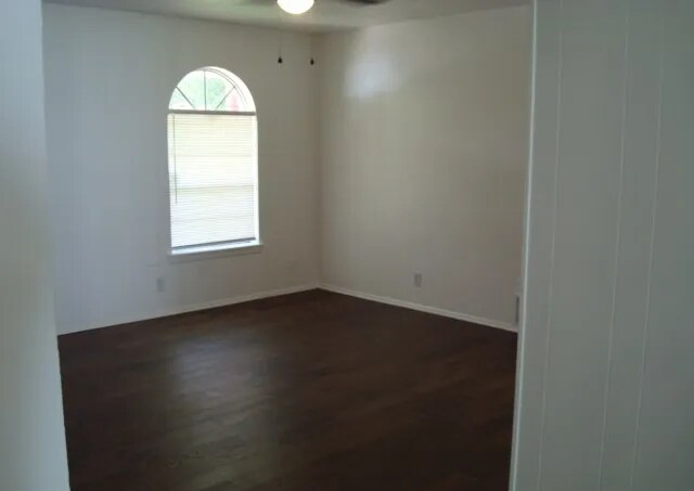 Building Photo - 4530 El Simpatico St