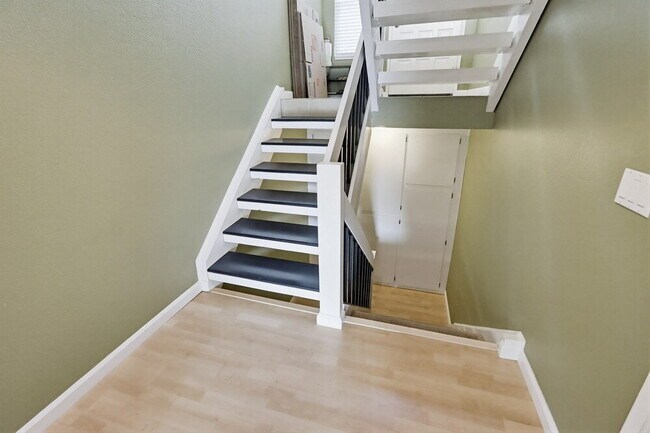 Foto del edificio - Welcome to this beautiful 1,042 sq. ft. condo offering modern comfort in a prime location!