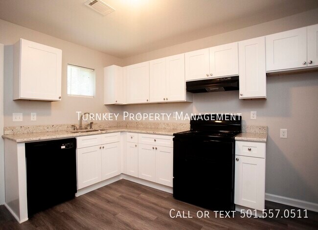 Foto del edificio - 2 bedroom 1 bath attached home in Little Rock