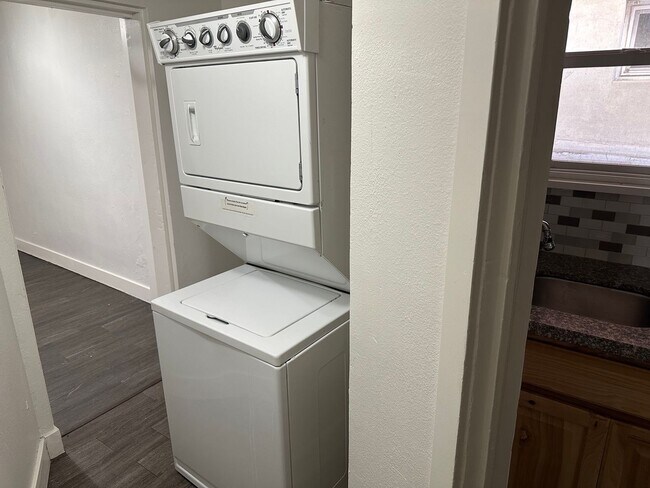 Foto del edificio - 340 S University St