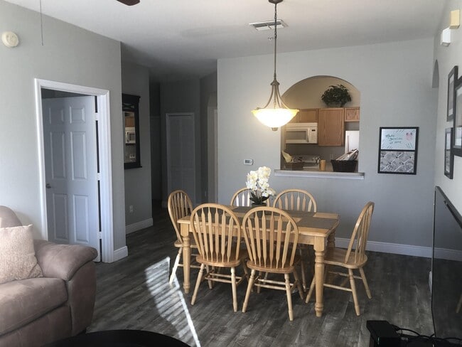 Building Photo - 8107 Coconut Palm Way