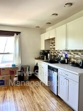 Building Photo - 369 S Winooski Ave