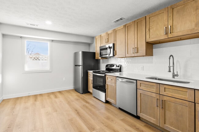 Cocina - 425 W Lincoln St