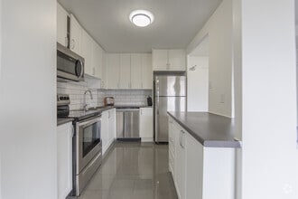 2BR, 1BA - 954SF - Kitchen - 285 Erb Street W
