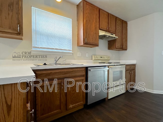 Foto del edificio - 7202 Parklake Cir