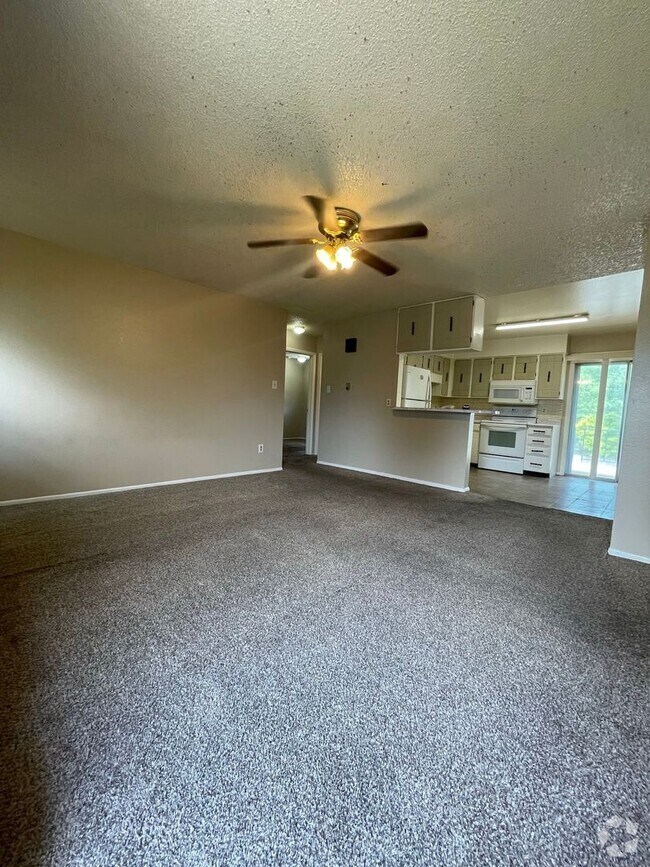 Building Photo - 325 Ruskin Dr