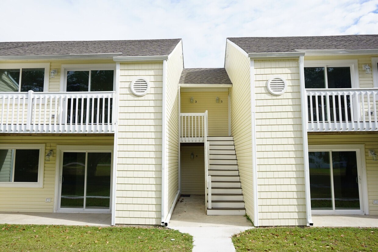 2BR/1BA Beautiful Condo in Hampstead off S... Condo for Rent in