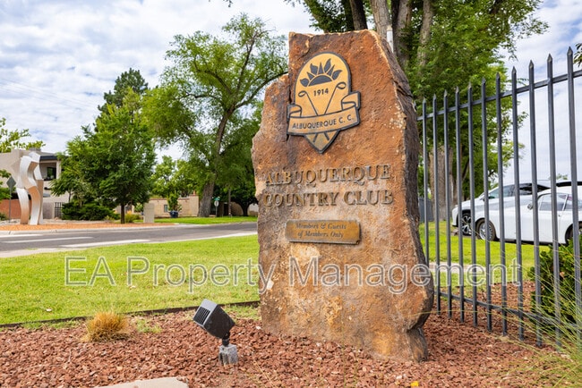 Building Photo - 520 San Pasquale Ave SW