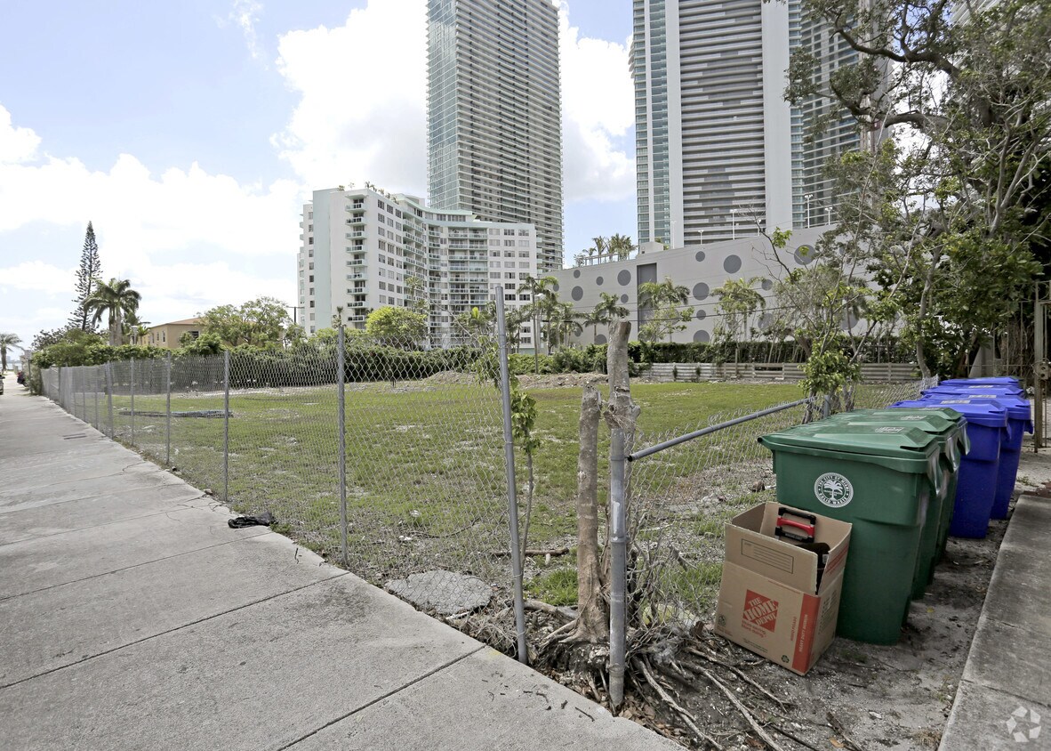 522-526 NE 34th St - Spark