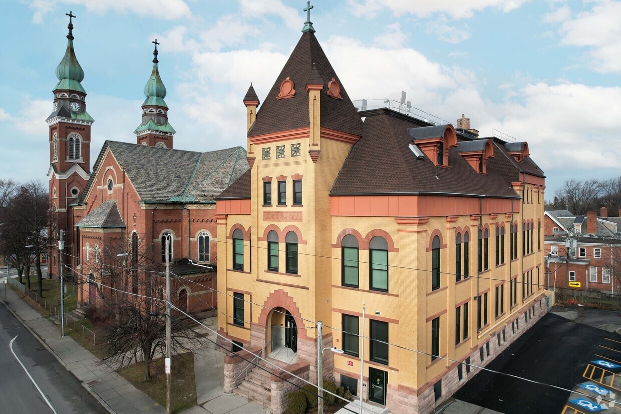 Primary Photo - 938 Clifford Ave