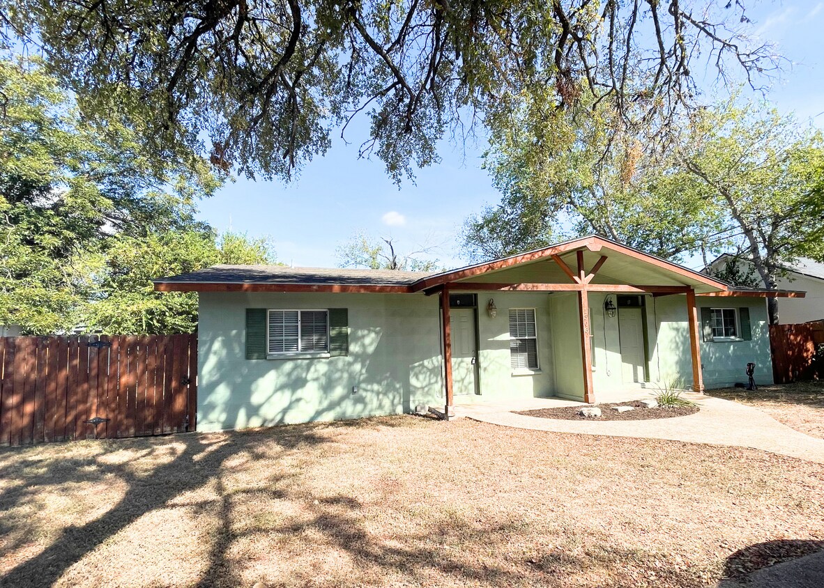 Foto principal - 1308 E Main St