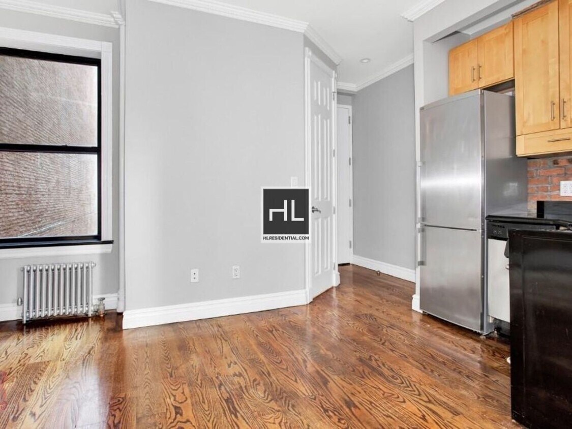 Primary Photo - East 35th Street
