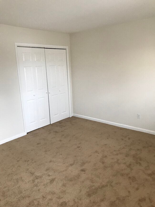 Building Photo - 88 Belair Dr