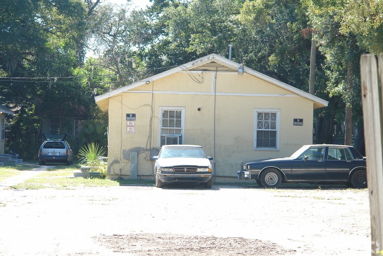 Foto del edificio - 215 Kingston Ave