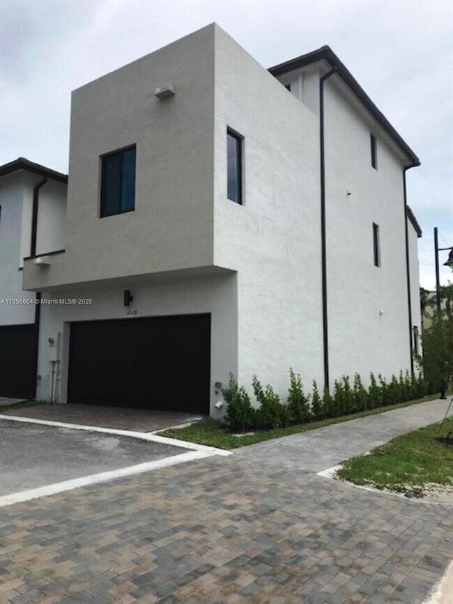 Foto del edificio - 4920 NW 83rd Ave